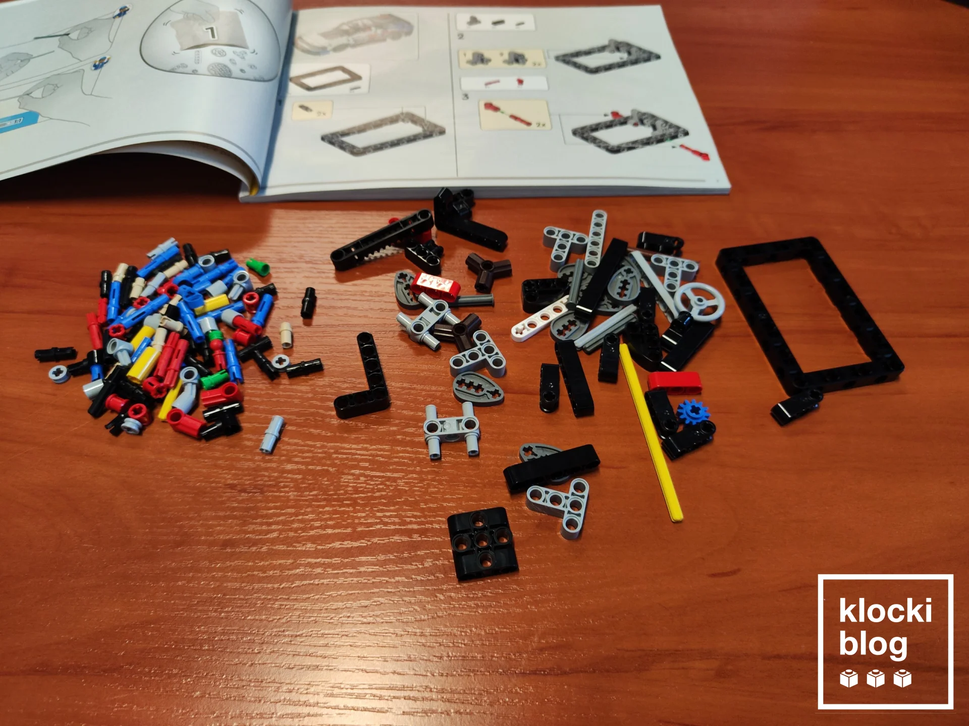 Unboxing i początek podwozia: Budowa bazy i silnika V8